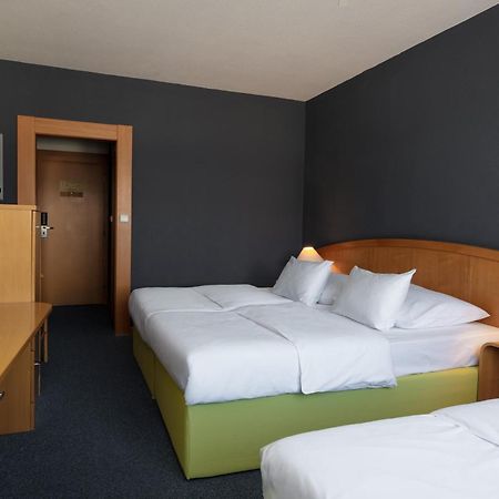 OREA Hotel Voro Brno Buitenkant foto