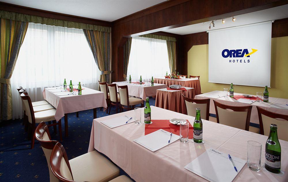 OREA Hotel Voro Brno Buitenkant foto