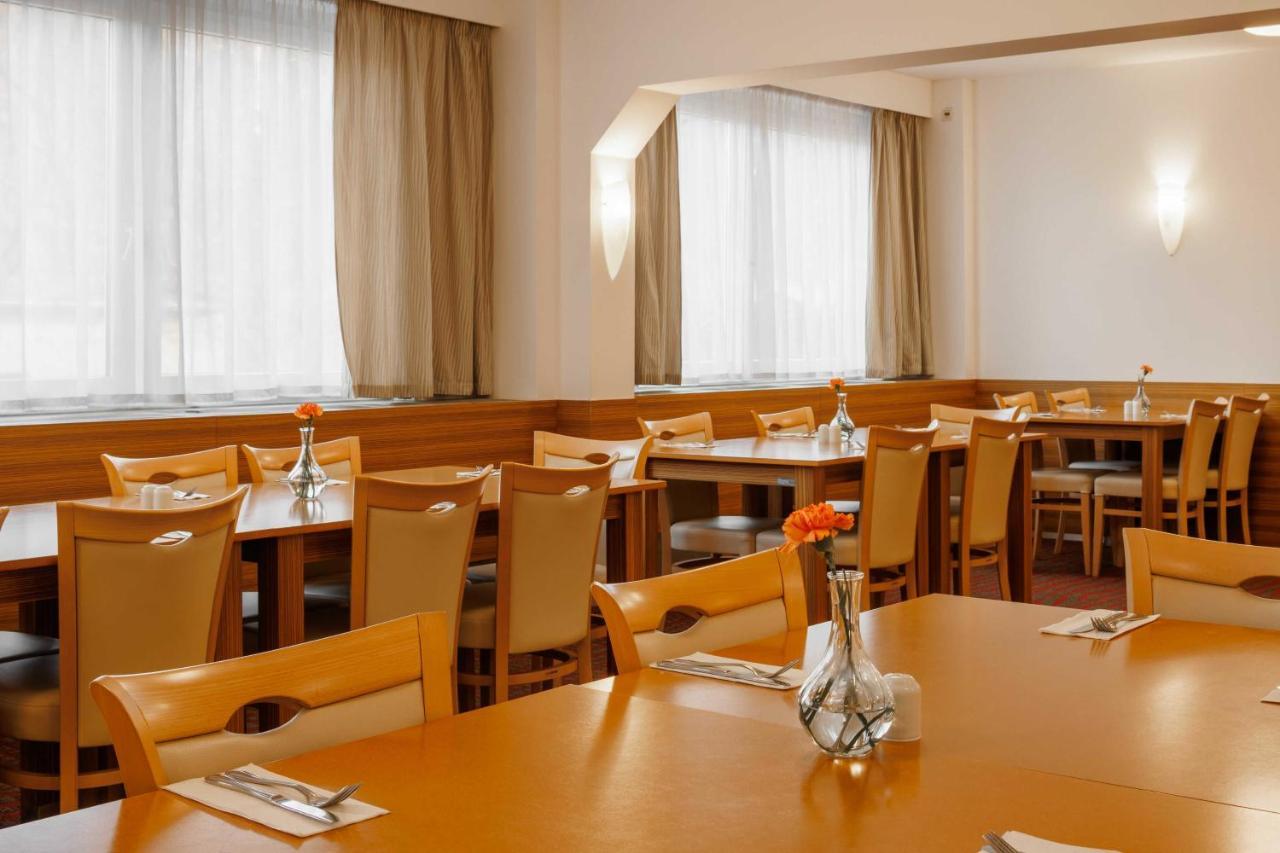 OREA Hotel Voro Brno Buitenkant foto