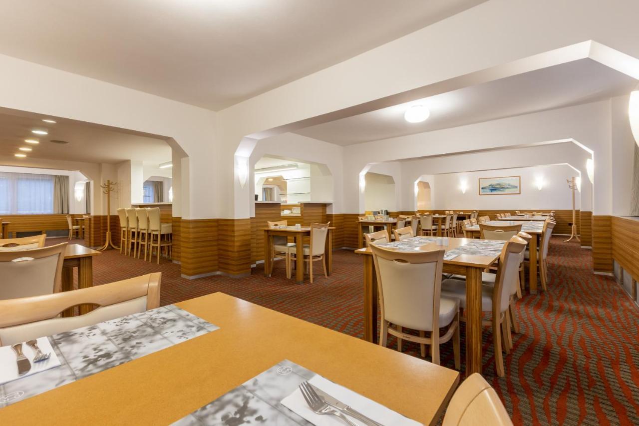 OREA Hotel Voro Brno Buitenkant foto