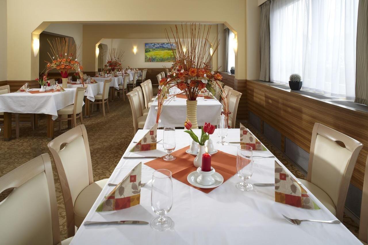 OREA Hotel Voro Brno Buitenkant foto