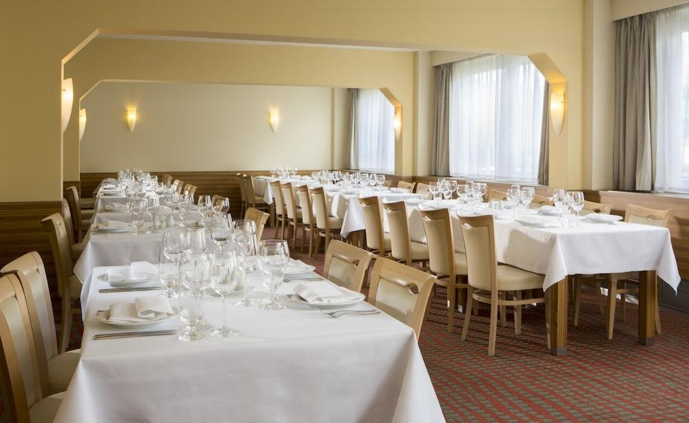 OREA Hotel Voro Brno Buitenkant foto