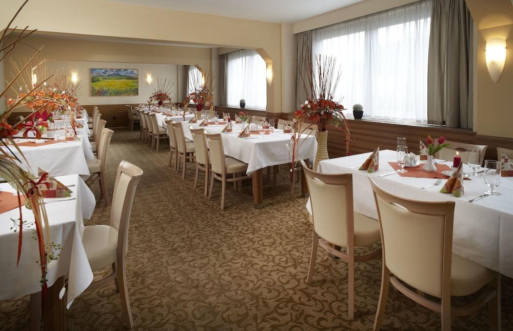 OREA Hotel Voro Brno Buitenkant foto