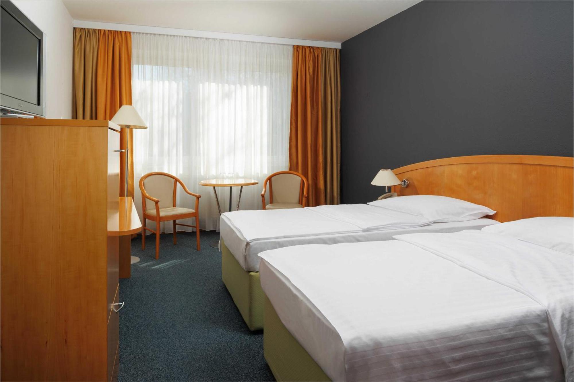 OREA Hotel Voro Brno Buitenkant foto