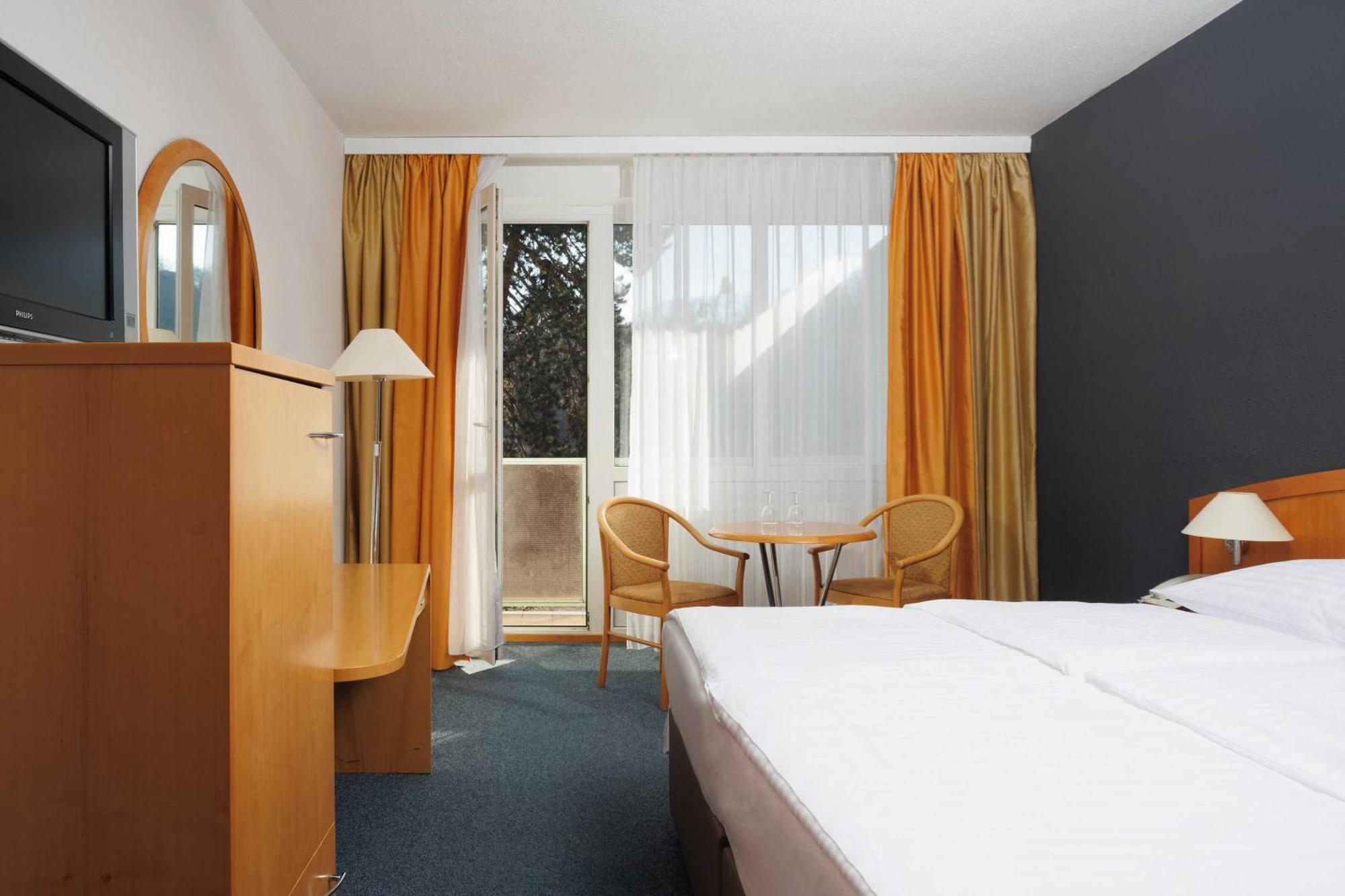 OREA Hotel Voro Brno Buitenkant foto
