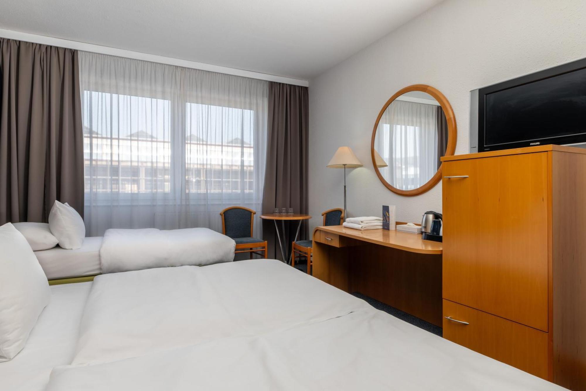 OREA Hotel Voro Brno Buitenkant foto