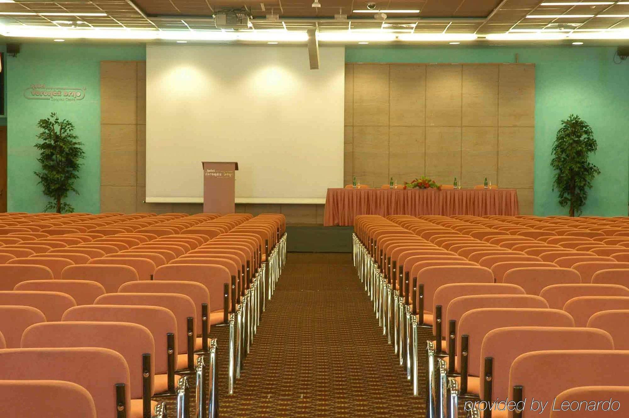 OREA Hotel Voro Brno Buitenkant foto