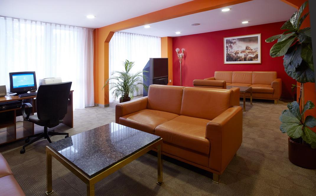 OREA Hotel Voro Brno Buitenkant foto