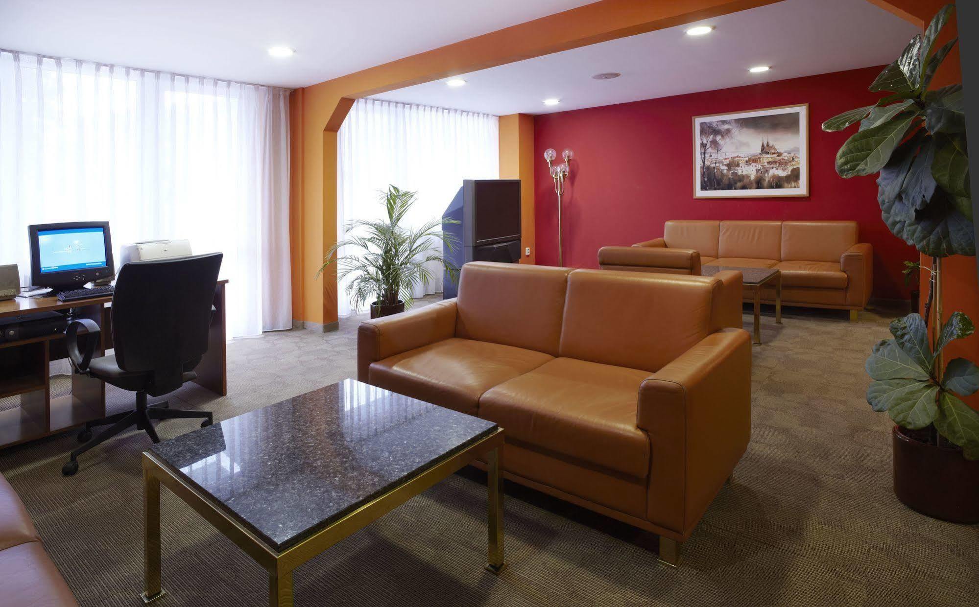 OREA Hotel Voro Brno Buitenkant foto