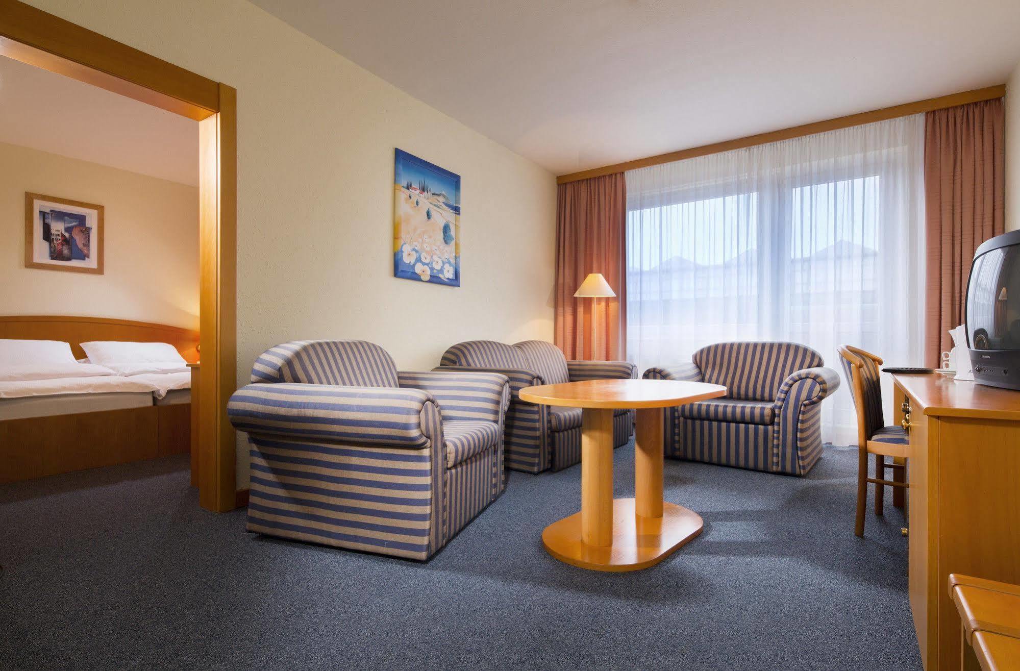 OREA Hotel Voro Brno Buitenkant foto